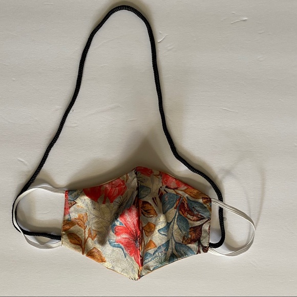 Rayon Upcycled floral fabric mask - floral sketch - Picture 3 of 3